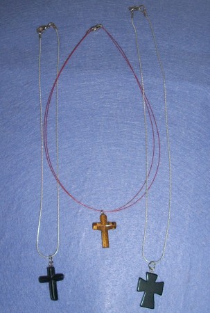 Colares com peças diversas em pedras semi-preciosas lapidadas